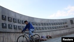 Memoriali përkujtimor për viktimat në masakrën e Reçakut