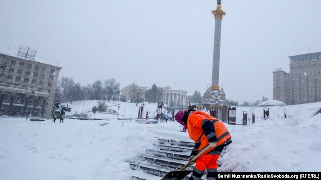 Майдан Незалежності під снігом. Київ
