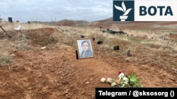 Varri i Aishat Baimuradova në Jerevan të Armenisë. 