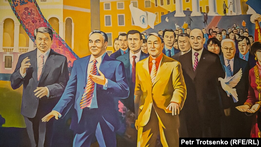 Киімдегі орыс әйелдерінің суреттері.