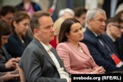 Франак Вячорка (зьлева) і Сьвятлана Ціханоўская на Канфэрэнцыі бэларусаў сьвету ў Варшаве