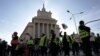 Протестът се премести пред сградата на Министерския съвет.