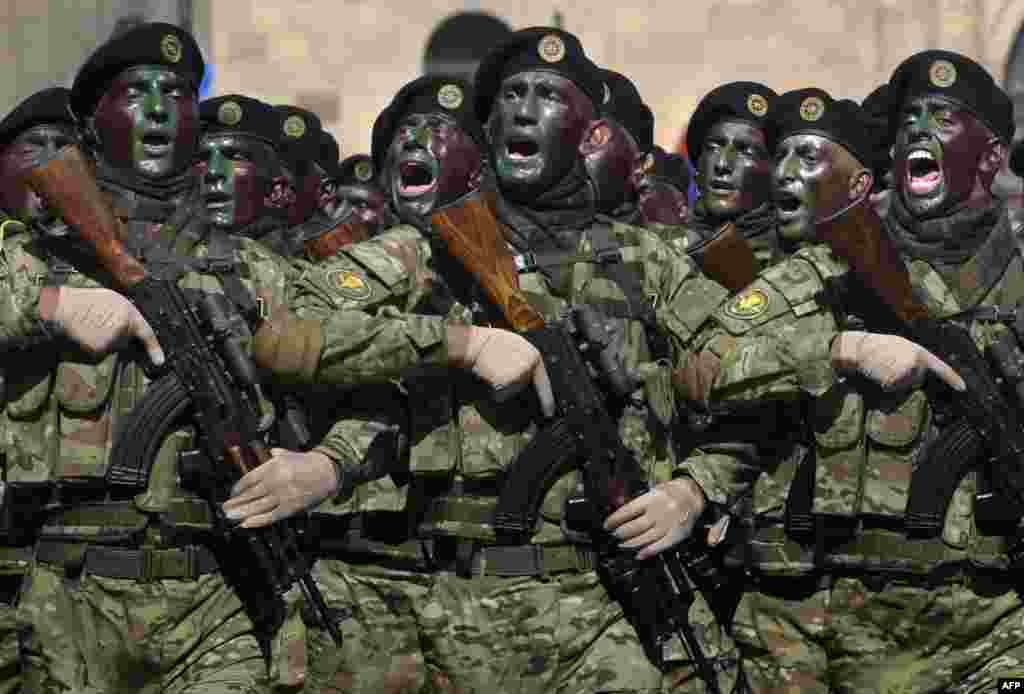 Armenian soldiers march during a military parade marking the 25th anniversary of the nation&#39;s independence in Yerevan on September 21. (AFP/Karen Minasyan)