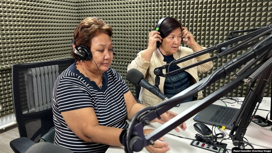 Ретро толық метражды секс фильм Жігіттер порно видеоны қараңыз