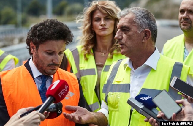 Kryeministri i Malit të Zi, Dritan Abazoviq pas vizitës në zonën e punimeve për autostradë.