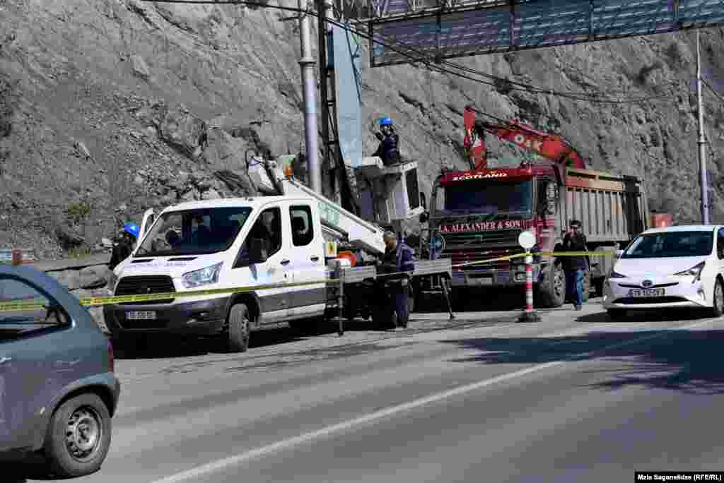 დილით თამარაშვილის ქუჩაზე ავტომობილების მოძრაობა ნაწილობრივ შეზღუდული იყო.