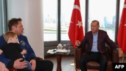 Presidenti turk, Recep Tayyip Erdogan në takim me miliarderin Elon Musk në Nju Jork.
