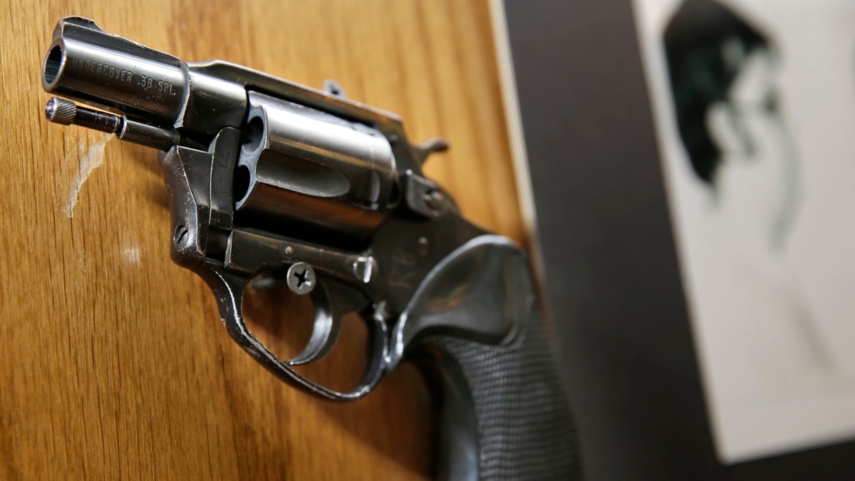 In St. Petersburg, they shot into the window of a store with the inscription “Peace In St. Petersburg, they shot into the window of a store with the inscription “Peace
