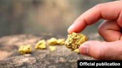 Золотая руда в Узбекистане