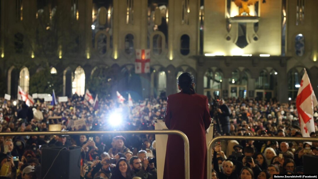 Salome Zurabişvili mitinqdə çıxış edir
