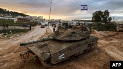Tanke të ushtrisë izraelite në kampin e refugjatëve palestinez Xhenin në Bregun e pushtuar Perëndimor. 23 shkurt 2025.
