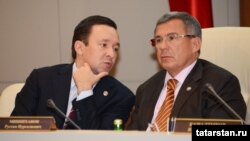 Илдар Халиков һәм Рөстәм Миңнеханов хөкүмәт утырышында, Казан, 15 сентябрь 2012