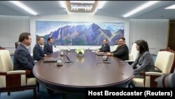 Mun Džae-in i Kim Džong-un na istorijskom susretu