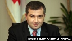 Вчера спикер парламента Давид Бакрадзе заявил, что к изначально предложенным четырем пунктам добавлен еще один, в котором учтены все рекомендации НПО, наблюдающих за предвыборными процессами в Грузии