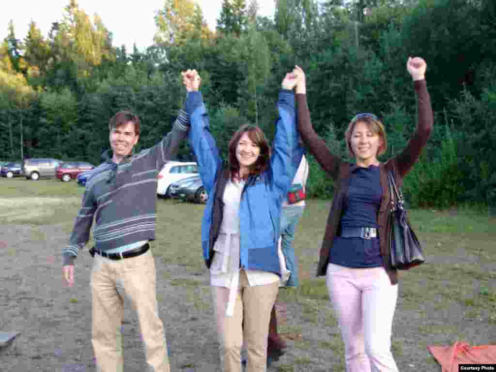 suldan uñga: Ergin Bädretdin, Rimma Bädretdin, Miläwşä - Tarik Nasretdin fotoları