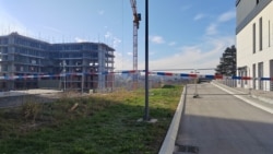 Pogled na susedno gradilište pored Centra izvrsnosti u Kragujevcu nakon odrona pristupne saobraćanice, 2.decembar 2025.