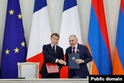 ემანუელ მაკრონი და ნიკოლ ფაშინიანი. 2026 წლის 5 მაისი. ერევანი