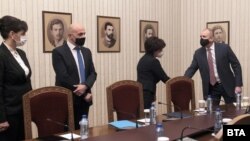 Президентът Румен Радев продължава консултациите за изборите. Във вторник той се срещна с представители на ГЕРБ.