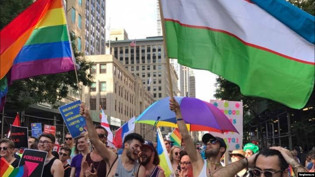 Қыздарда ақ трусики бар