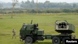 Американские реактивные системs залпового огня HIMARS.