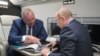 Глава "Роскосмоса" Дмитрий Рогозин и Владимир Путин по пути на космодром Восточный (архивное фото)