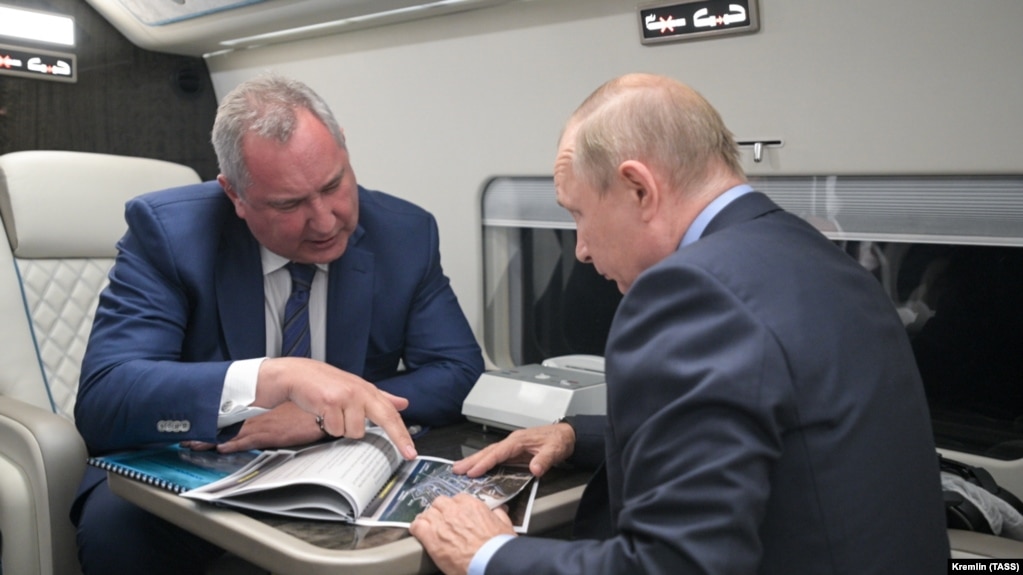 Путин и Рогозин летят на космодром Восточный. 2021
