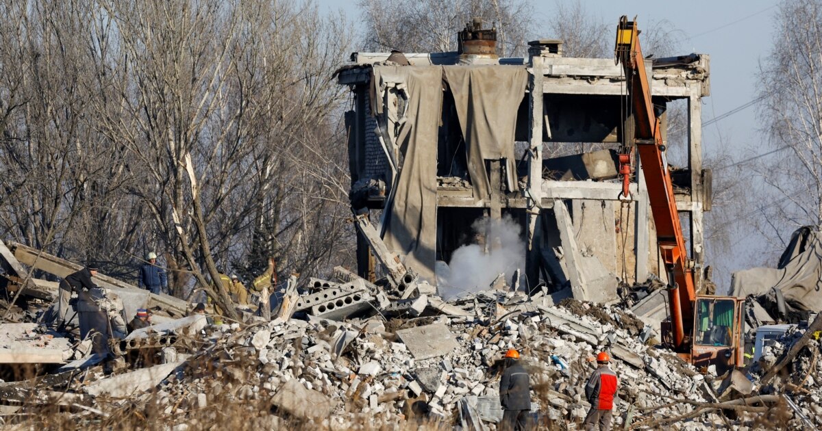 Әкесі кішкентай қызын сиқыған порно видео