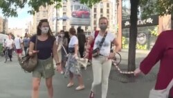 У столиці Угорщини студенти створили живий ланцюг, протестуючи проти дій влади – відео