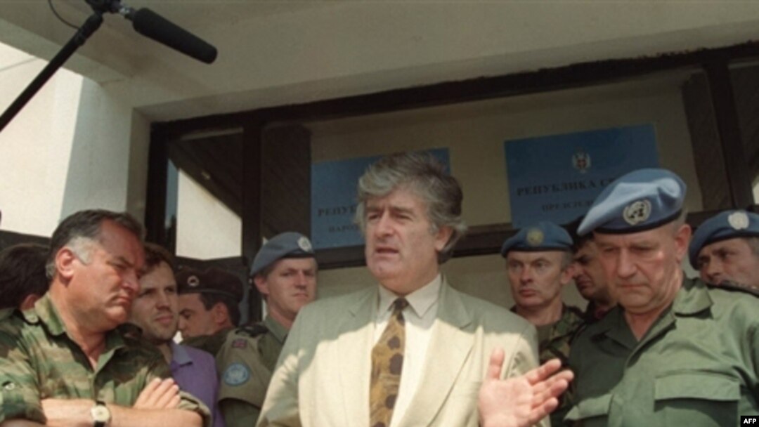 Ratna fotografija haških optuženika Ratka Mladića i Radovana Karadžića na Palama, avgusta 1993. 