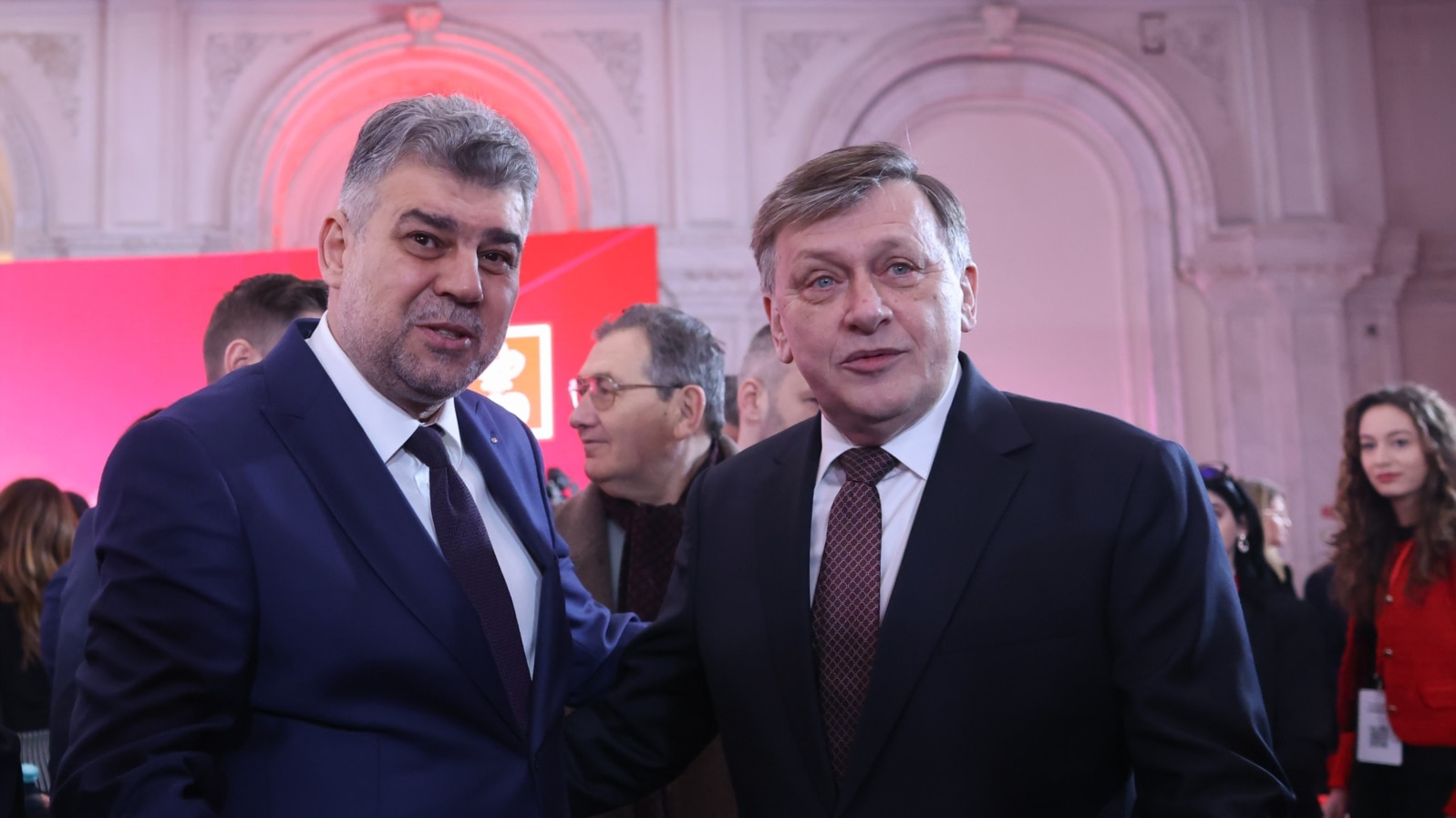 Crin Antonescu beneficiază de susținerea lui Marcel Ciolacu, președintele PSD. Va fi suficient pentru a intra în turul doi al prezidențialelor?