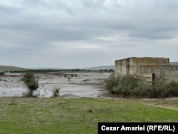 Floods in Galati around part of the unfinished Suhurlui Dam.