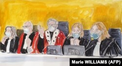 Crtež iz sudnice tokom izricanja presude za 14 saučesnika u napadima na Charlie Hebdo i košer supermarket u januaru 2015. godine.