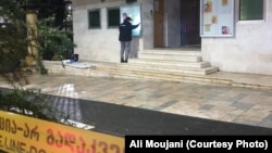 თბილისში ირანის ისლამური რესპუბლიკის საელჩოს საკონსულო განყოფილების საინფორმაციო დაფის მინის ჩამსხვრევის გამო ირანის მოქალაქე დააკავეს - მას დეპორტაცია ემუქრება.