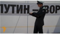 Пикет возле здания суда в Кирове