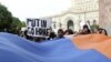 Armenia - Anti-government activists demonstrate against Armenia's membership of a Russian-led customs union during a state visit by Russian President Vladimir Putin, Yerevan, 2Dec2013.