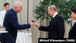 Regizorul Nikita Mihalkov cu Vladimir Putin