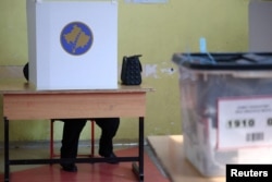 Pamje nga një qendër votimi në Kosovë.