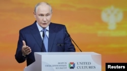 Президент Росії Володимир Путін виступає на 12-му Санкт-Петербурзькому міжнародному форумі об’єднаних культур. Росія, 25 вересня 2026 року