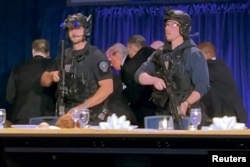 خروج دونالد ترامپ مراسم شام خبرنگاران کاخ سفید، پس از شنیده شدن صدای تیراندازی