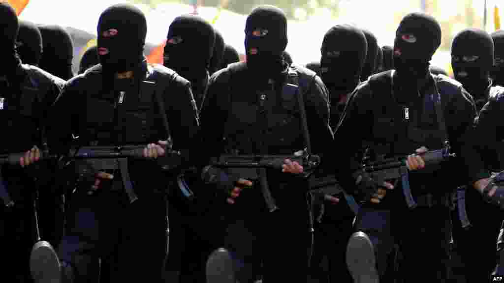 Iran - Specijalne snage za vrijeme vojne parade u Teheranu, ojom se obilježila osma godišnjica rata sa Irakom, 21.09.2012. Foto: AFP / Atta Kenare