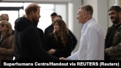 Принц Гарри посещает центр реабилитации Superhumans во Львове, 10 апреля 2025 года
