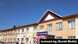 2018-жылы Кыргызстанда салынган мектептердин бири. Иллюстрациялык сүрөт.