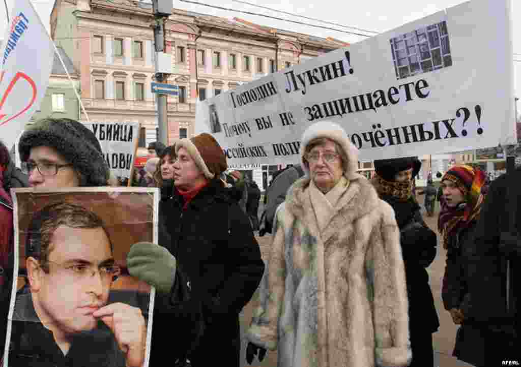 Флаги, плакаты, транспаранты