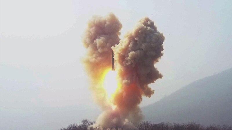 Koreja e Veriut kryen një testim të ri të raketave