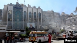 نمایی از ساختمان سفارت جمهوری اسلامی در دمشق، پس از حمله منتسب به اسرائیل به آن که منجر به کشته‌شدن چند نیروی سپاه پاسداران شد