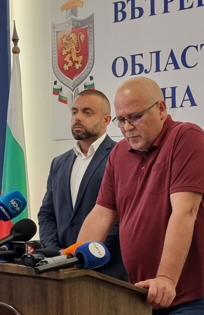 Полицаи се сборичкват с 36 годишен мъж в неадекватно състояние Малко