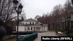 Ուկրաինա – Նախագահական նստավայրը այն բանից հետո, երբ նախագահը անհայտ ուղղությամբ հեռացավ Կիևից, 22-ը փետրվարի, 2014թ․