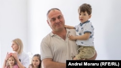 Andrei Nepotu cu mezinul Matei
