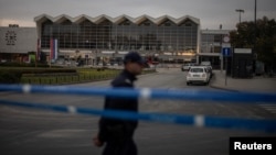 Policijska traka u blizini Železničke stanice u Novom Sadu, gde se urušila nadstrešnica i usmrtila 14 ljudi. Fotografija: 2. novembar 2024. 