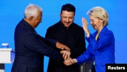 European Council President Antonio Costa (left), Ukrainian President Zelenskyy (center), and EU Commission President Ursula von der Leyen. (file photo)